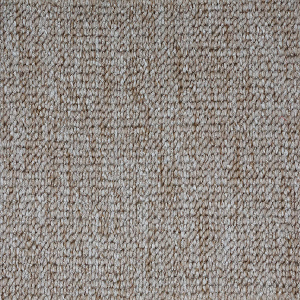 Alfombra de uso rudo en rollo, modelo Astra 70 con nudo pequeño, color beige.